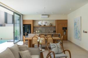 NAVA - Contemporary 3BR Villa, 10 Min Beach