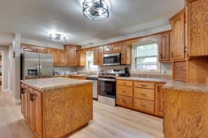 Fire Pit & Lake Access! Crossville Group Escape