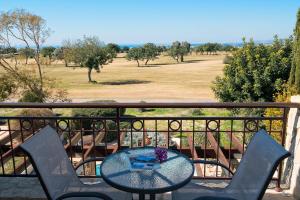 2 bedroom Villa Kornos with private pool and golf views, Aphrodite Hills Resort