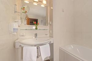 Double Room with Balcony room in Apparthotel Thalerhof