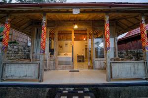 Bima Ubud-Designer Villa Room King Bed & Work Desk