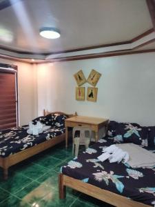Trekkers Lodge and Cafe
