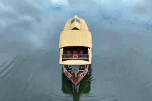 Aqua Castle Houseboat - by Aqua Jumbo Houseboats