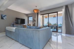 Luxury Sunset Villa with Private Pool & Sea Views