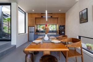 Villa Naka - Compact 3BR Designer Villa with Rooftop Pool