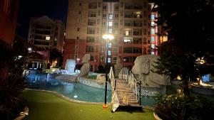 Pool & Garden Access Room - Seven Seas Condo by Som
