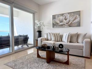 Moikkarentals Beachfront 1BR Harbor171-N1702 PV
