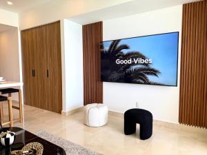 Moikkarentals Beachfront 1BR Harbor171-N1702 PV