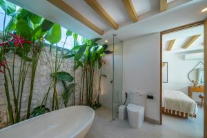 Savani - 3BR Chic Villa in Cemagi, Pool & Rooftop