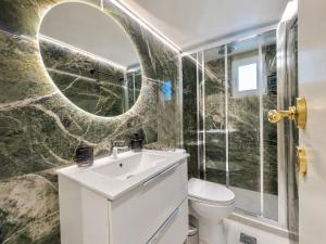 Riviera Escape - Stylish 1BR Near the Sea by ΜΡS