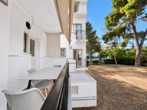 Riviera Escape - Stylish 1BR Near the Sea by ΜΡS