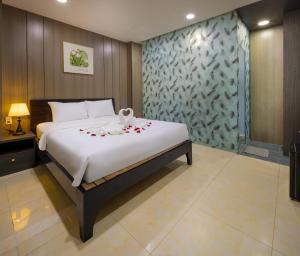 Diamond Crown Riverside