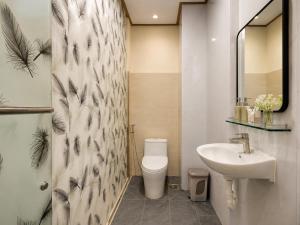 Diamond Crown Riverside