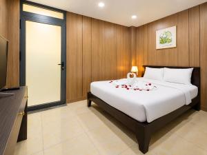 Diamond Crown Riverside