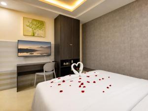 Diamond Crown Riverside