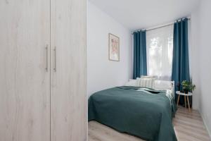 Cozy Apartment with Desk near Potulicki Park by Noclegi Renters