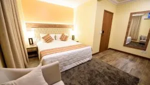 Hotel Alles Blau - بيلوتاس