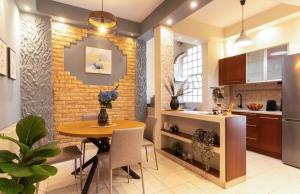 Central Serenity Bright 2BR Retreat
