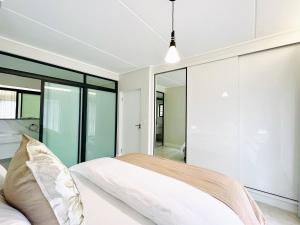 Luxurious 3-Bedroom Apartment in Johannesburgs Waterfall Area