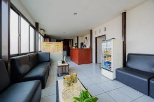 RedDoorz Plus near ITC Cempaka Mas 2