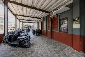 RedDoorz Plus near ITC Cempaka Mas 2