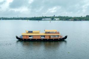 Aqua Castle Houseboat - by Aqua Jumbo Houseboats