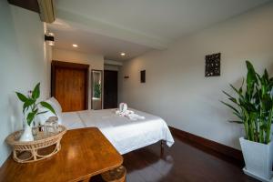 Pomelo Travel Outpost Cambodia ដំណាក់ភ្នំក្រោម