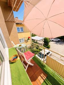 Central Comfort Apartment 5 Minute Walk to Beach, Free Parking, 2 BR