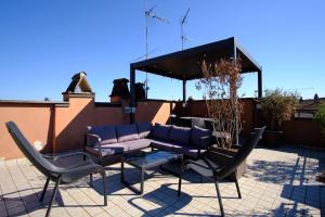 GuestHost - Cozy Terrace Flat Historic Center