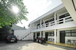 RedDoorz at Ken Zong Inn near Pantai Ujung Genteng