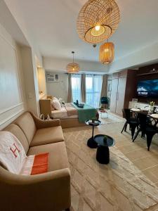 Luxury Staycation | Venice w Balcony near Bgc