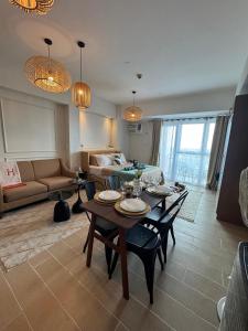 Luxury Staycation | Venice w Balcony near Bgc