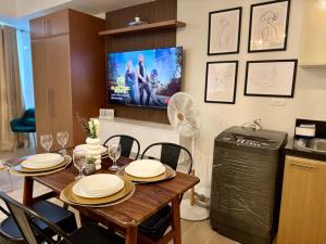 Luxury Staycation | Venice w Balcony near Bgc