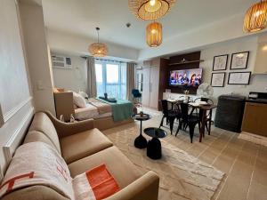 Luxury Staycation | Venice w Balcony near Bgc