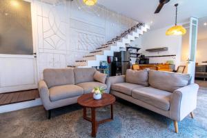 Modern 3BDR Villa - Central Canggu - Walk to Finns & Atlas Beach Club