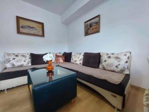 Dora Central Apartment - Free Parking & Sunrise View