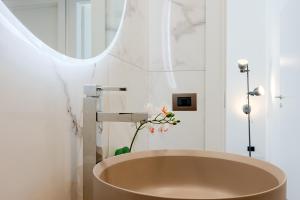 Aurelias Hideaway, Near Vatican