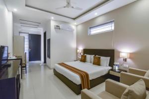 Royal Residency 610 Golf View