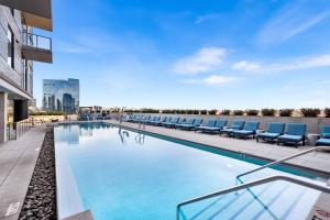 Skyline Views Gulch Condo For 2, Private Balcony