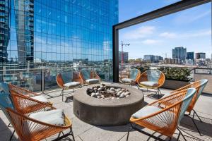 Skyline Views Gulch Condo For 2, Private Balcony