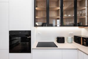 2BR Gem Apt Near Metro In Psiri-Thissio