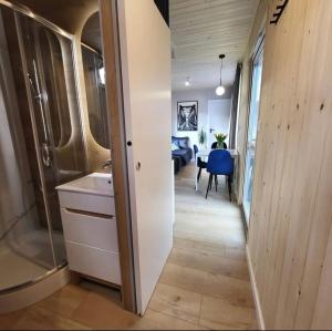 ForestSpa WAW Las spokój jacuzzi balia duży taras jezioro w okolicy