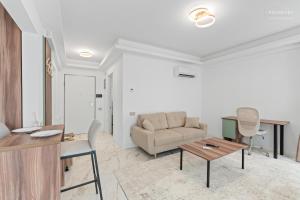 Central Bucharest 1BR with Balcony & Parking