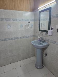Mountain View Room w Balcony Cozy Stay in Kud