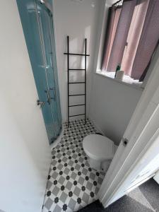 Garden Studio Flat 2 and Parking
