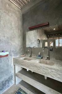 CareFree on Komba - Beachfront Flat -Easy Airport Pickup - 30m to beach