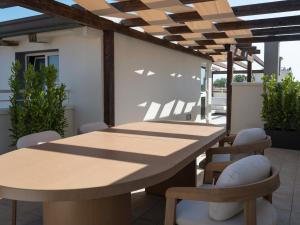 Fills Luxury Design Apartments 100m from the Beach