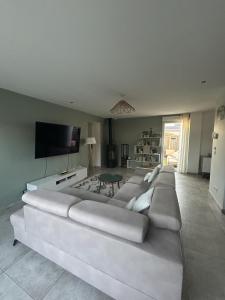 Villa avec piscine privée Proche Lyon Aéroport Saint-Exupéry Clim 10 personnes
