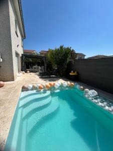 Villa avec piscine privée Proche Lyon Aéroport Saint-Exupéry Clim 10 personnes