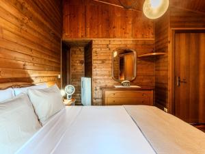 Apartment Casa Gloria by Interhome